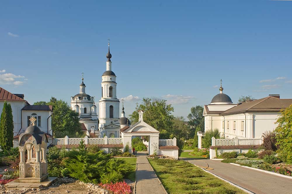 St. Nicholas-Chernoostrovsky Convent. From left: Chapel of the 