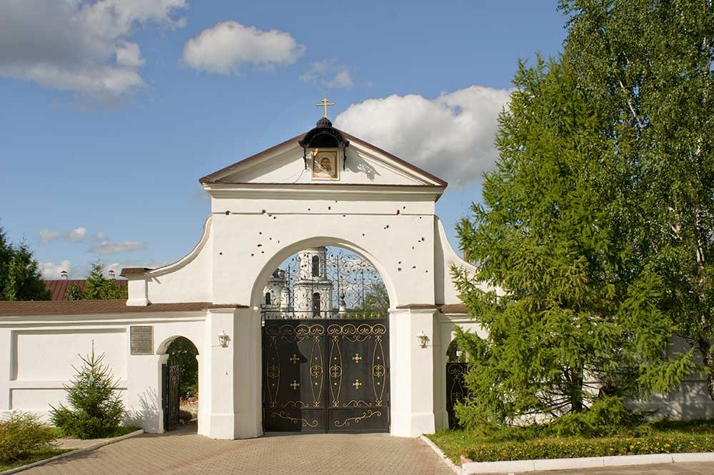 St. Nicholas-Chernoostrovsky Convent. Holy Gate with traces of shrapnel from 1812 battle. Bell tower & cathedral visible through gate. August 8, 2016  