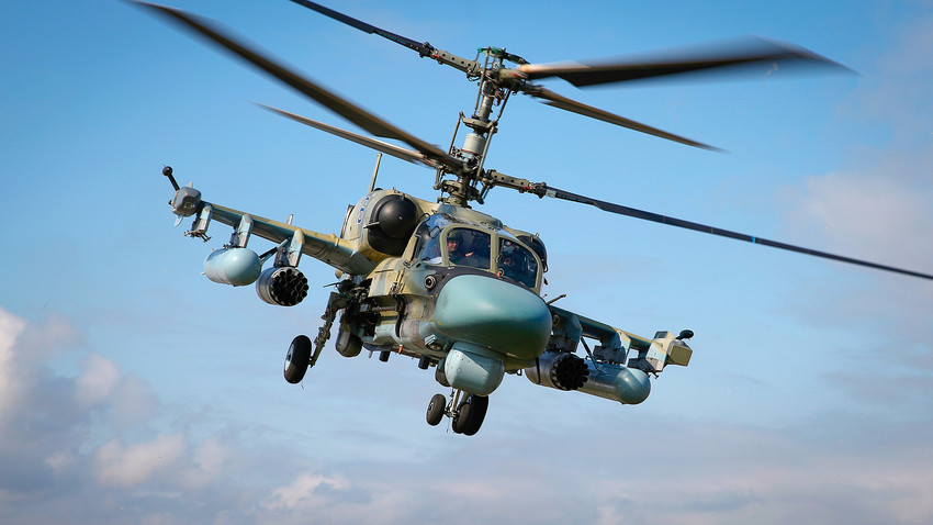 攻撃ヘリコプターKa-52「アリガートル」。戦技競技会「アヴィアダーツ2019」、クラスノダール地方にて。