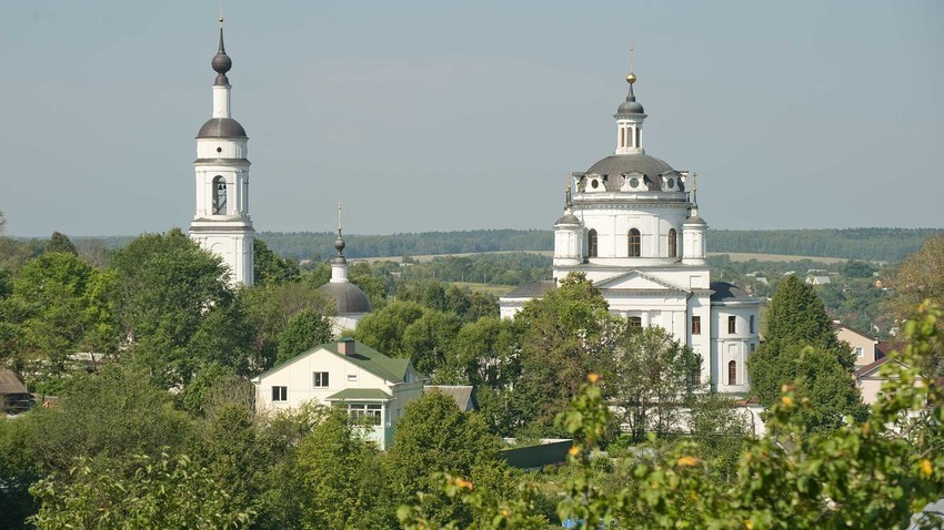 Maloyaroslávets. Convento de San Nicolás-Chernoostrovski. Campanario y catedral de San Nicolás, vista sur. 7 de agosto de 2016. 