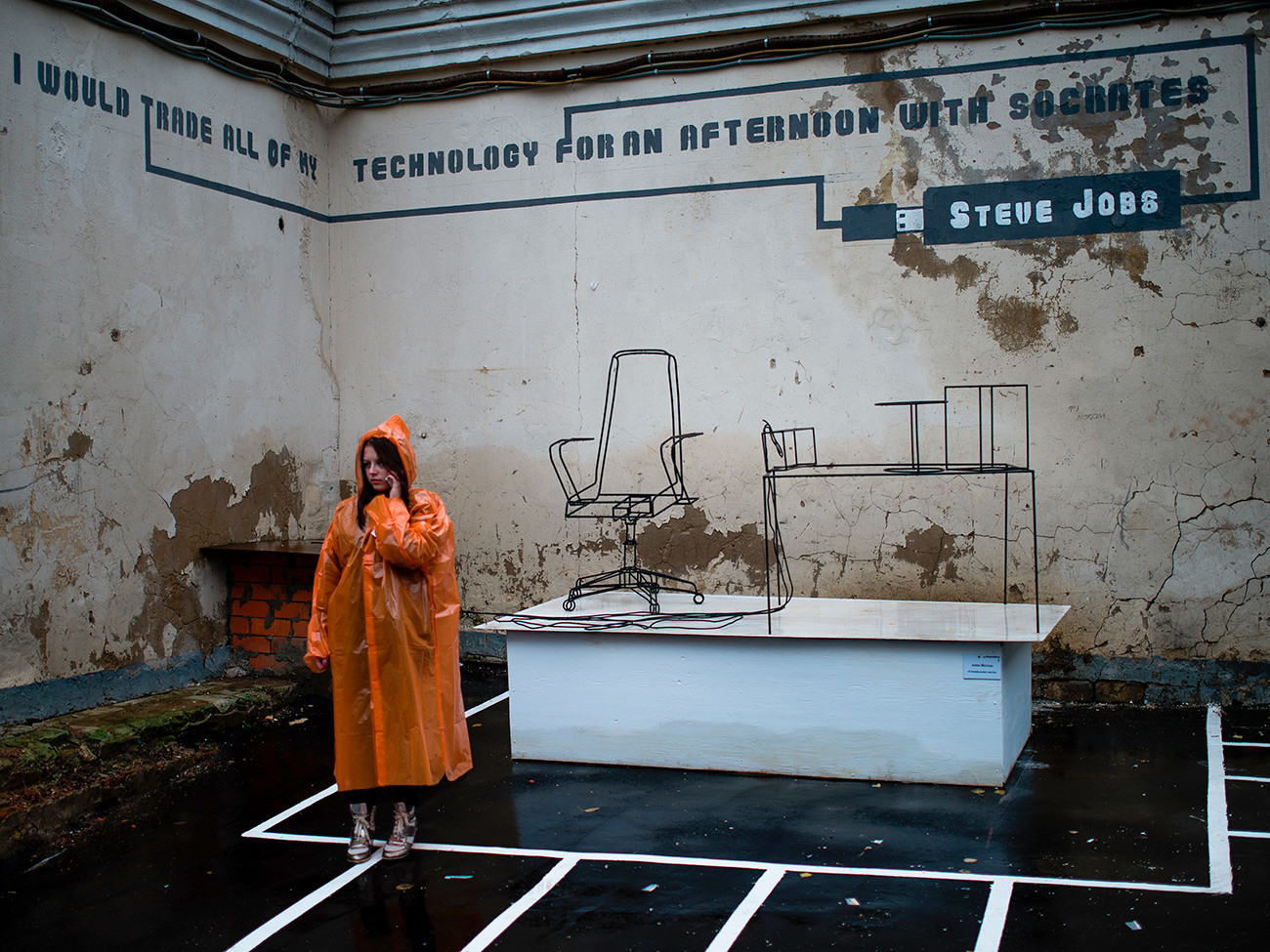 アンナ・ジョールチ。モスクワ現代アート・ビエンナーレでのインスタレーション「特別な場所」。