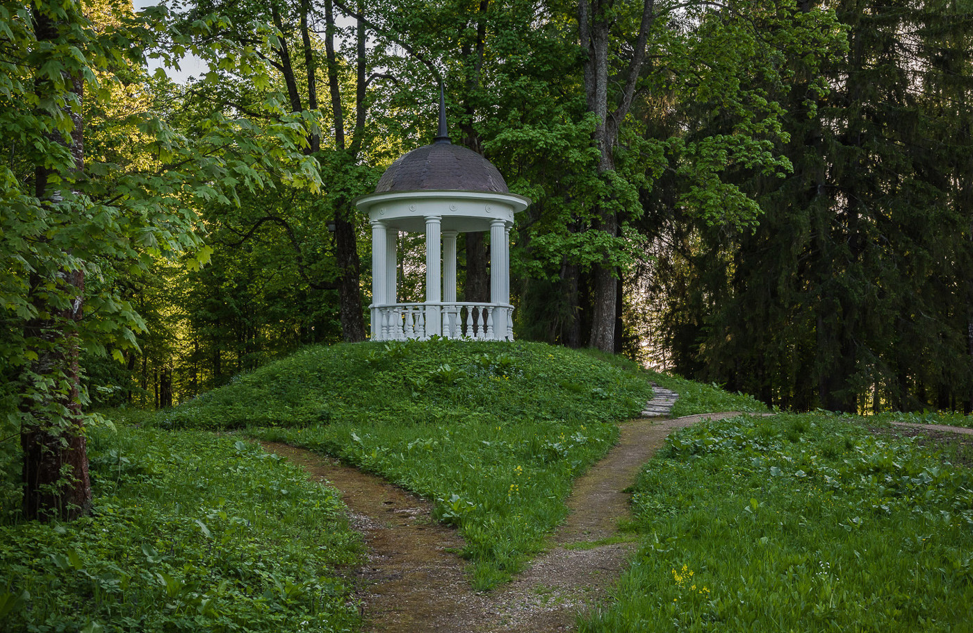 A gazebo at the Leontyev family estate, Voronino, Yaroslavl Region