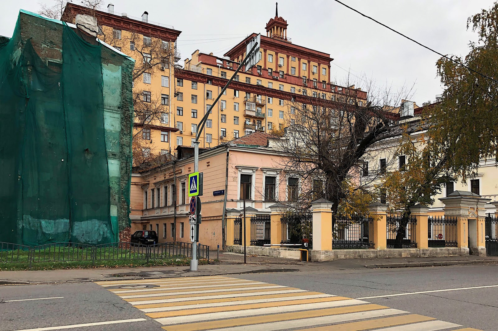 Sadovnicheskaya Str., Ikonnikov manor house, residential building at the Elektrodny plant