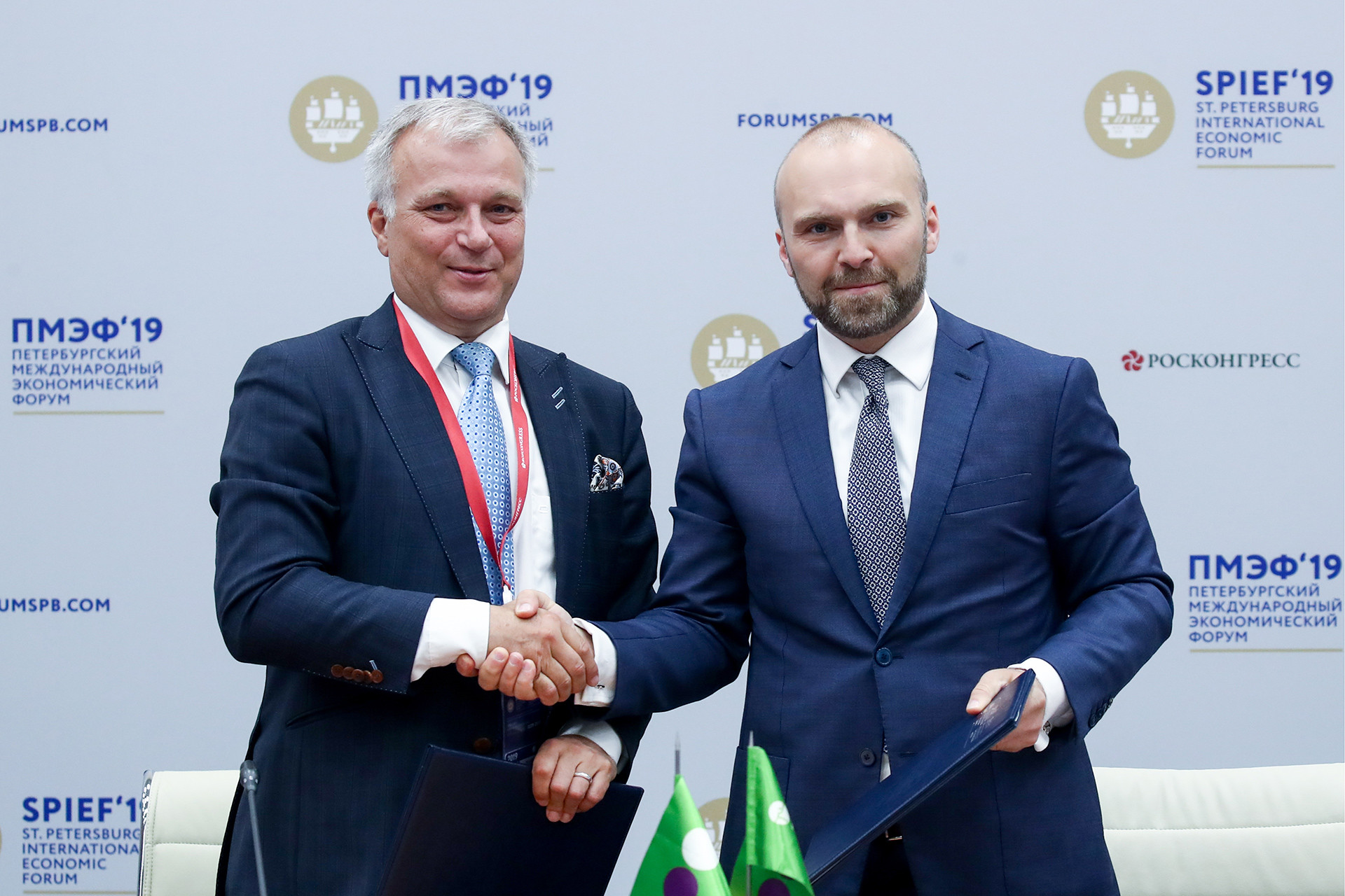 Ari-Jussi Knaapila, President and CEO of Cinia Oy, (left) and Gevork Vermishyan, CEO of MegaFon