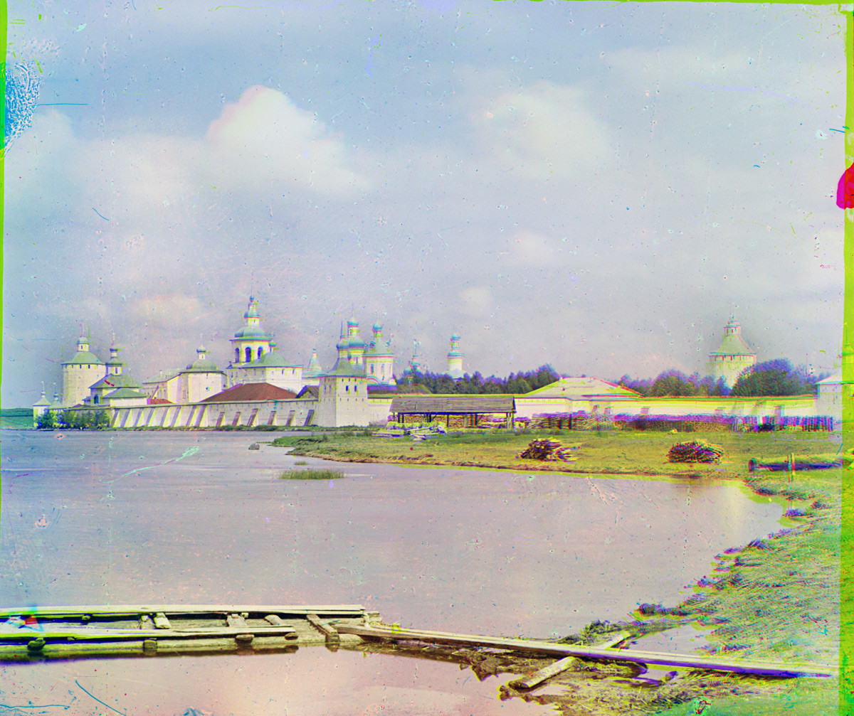 St. Kirill-Belozersky Monastery, southeast view from Siverskoe Lake. Dormition Cathedral in center with dome directly above square corner tower (Svitochnaia Tower). Summer 1909.