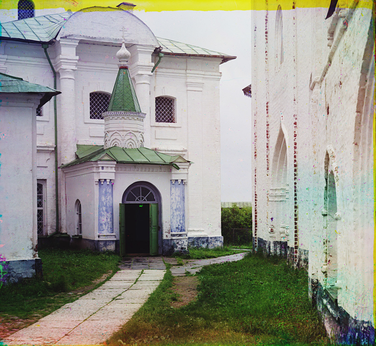 St. Kirill Belozersk Monastery. Church of St. Kirill Belozersk, west facade with main entrance. On right: north wall of Church of Archangel Gabriel. Summer 1909.