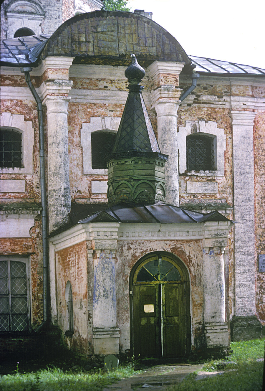 St. Kirill Belozersk Monastery. Church of St. Kirill Belozersk, west facade with main entrance. August 8, 1991.