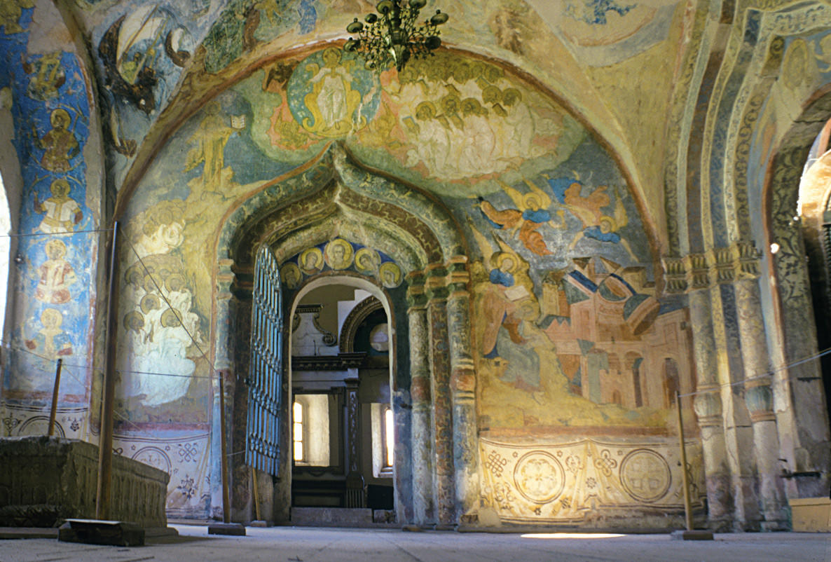 St. Kirill Belozersk Monastery, north gallery attached to Dormition Cathedral. East wall with portal to Church of St. Vladimir. Frescoes of Apocalypse. On right: Destruction of Babylon. July 14, 1999.
