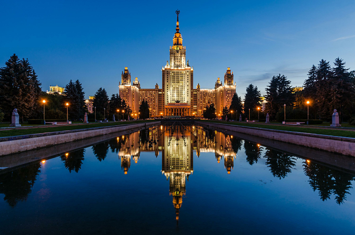 'La catedral de la ciencia/ (como se la llama en Rusia) o Universidad Estatal de Moscú Lomonósov.