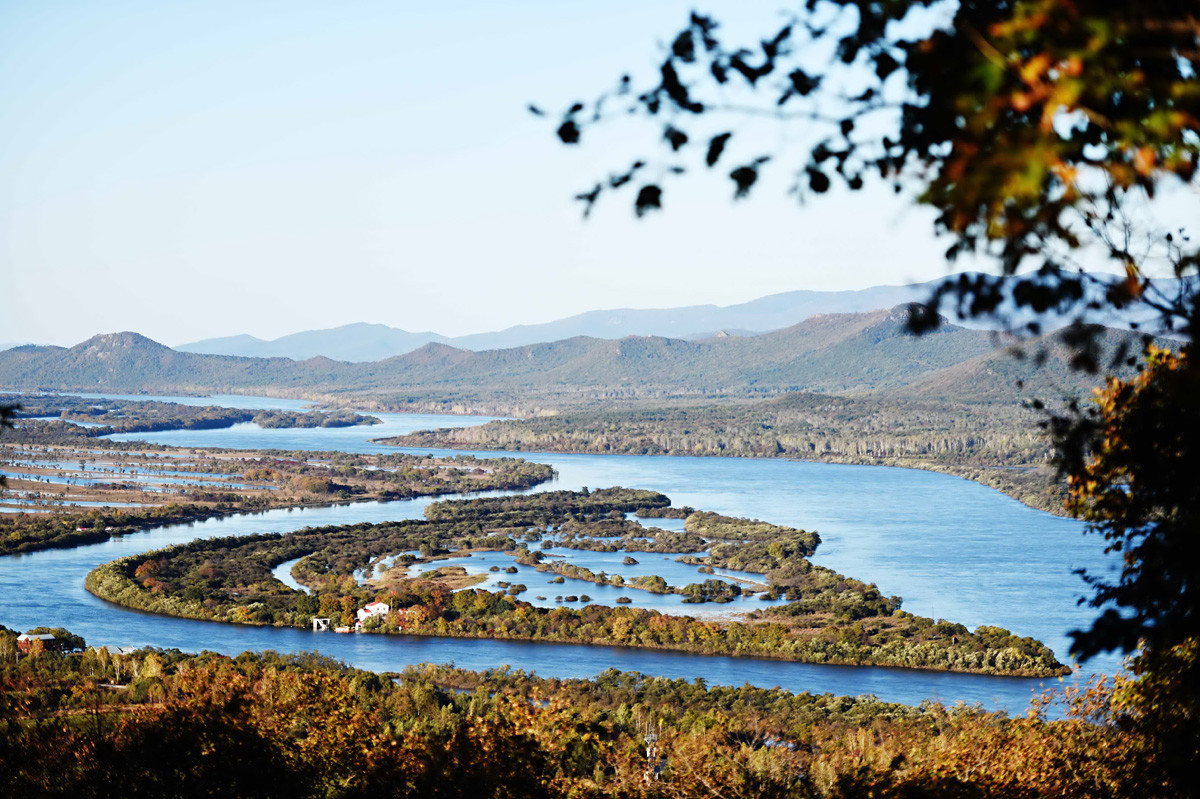 Pemandangan musim gugur di Pulau Zhenbao di Hulin, Provinsi Heilongjiang Tiongkok timur laut, 2016.