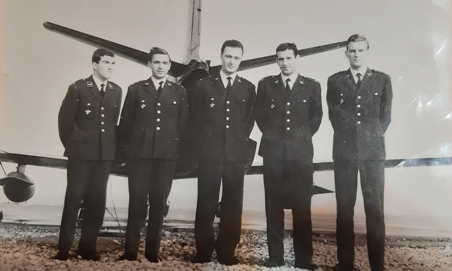 Љубомир Бајић са колегама на аеродрому у Титограду, 1965.