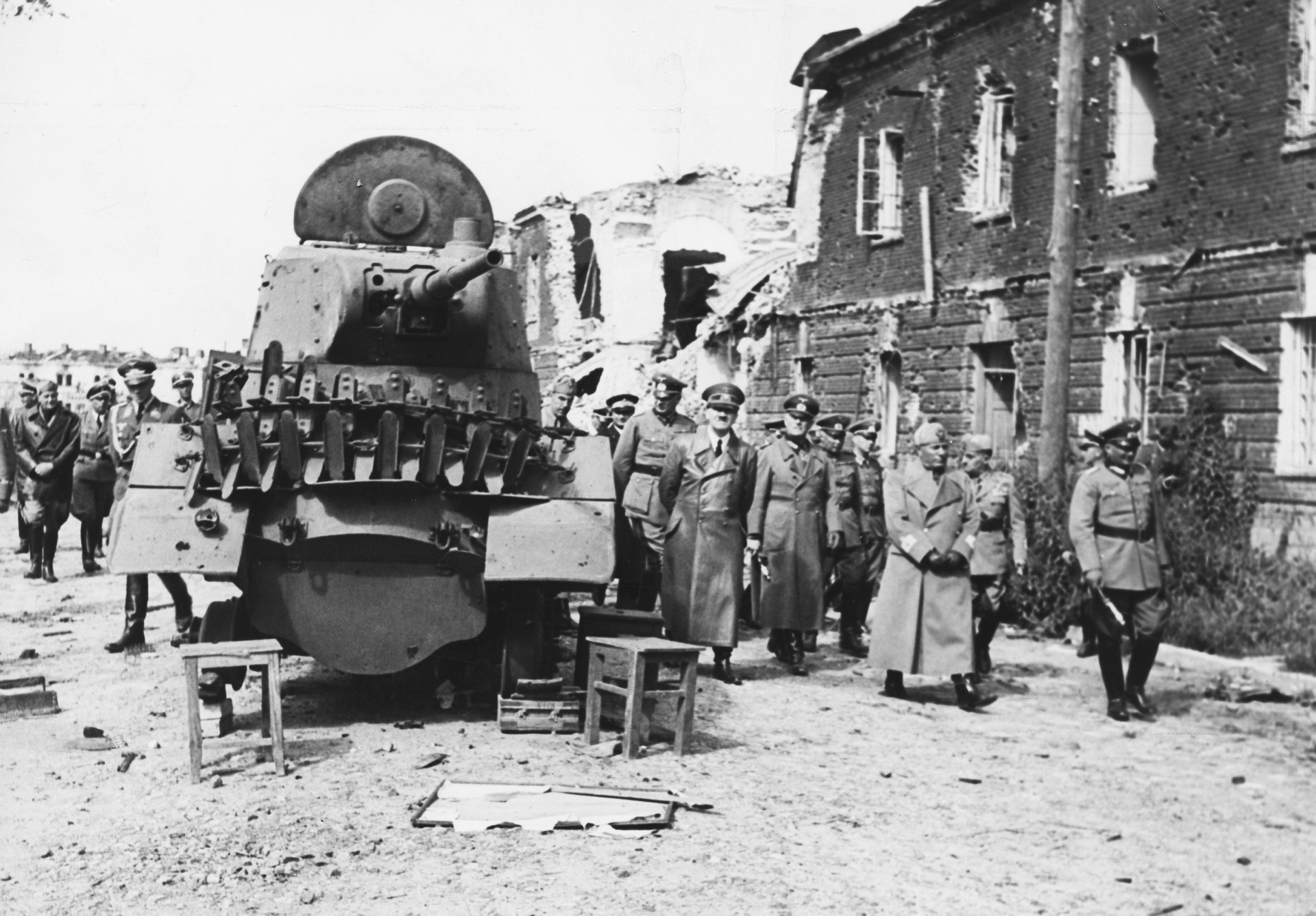 Hitler i Mussolini u ruševinama trvrđave 26. kolovoza 1941.
