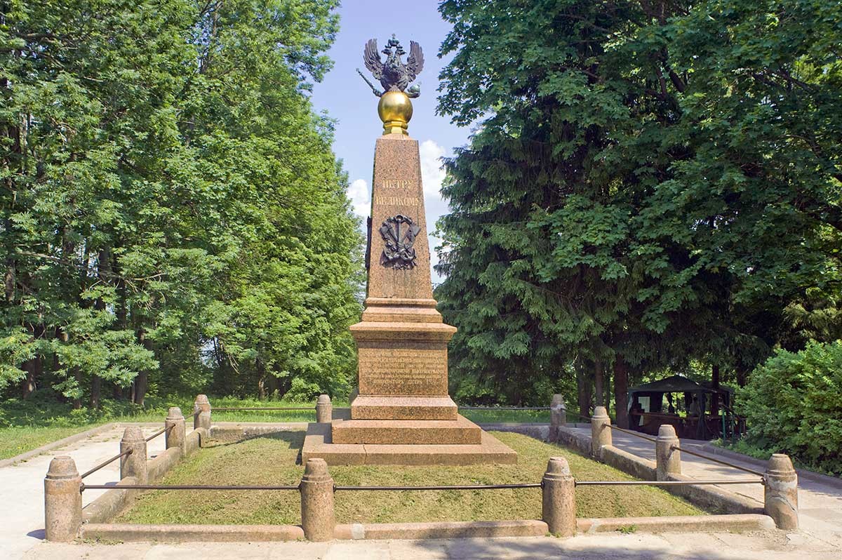 Veskovo. Monument to Peter the Great. View toward Pleshcheyevo Lake. June 7, 2019