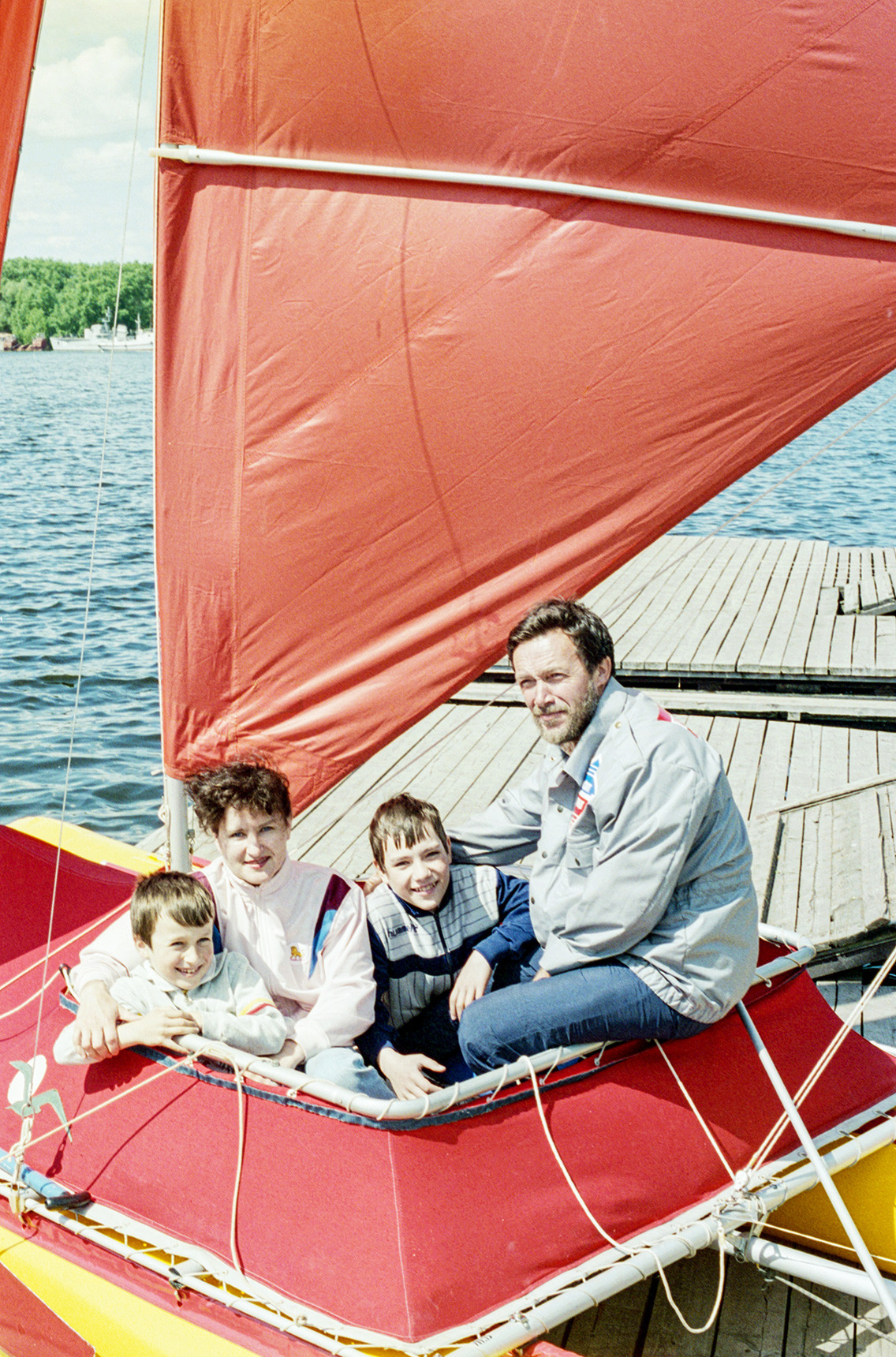 Bersama keluarga pada 1997.