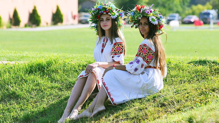 Младе жене славе Ивана Купалу у Криму