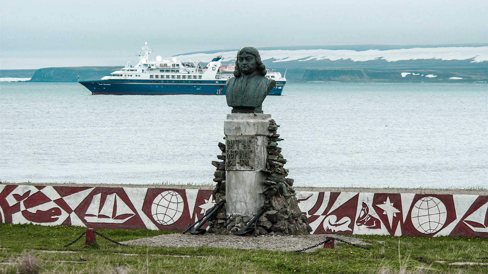 Vitus Bering (kipar Ilja Vjujev). Aleutski rajon, Kamčatski kraj, selo Nikoljskoje, otok Beringa, Komandorski otoci