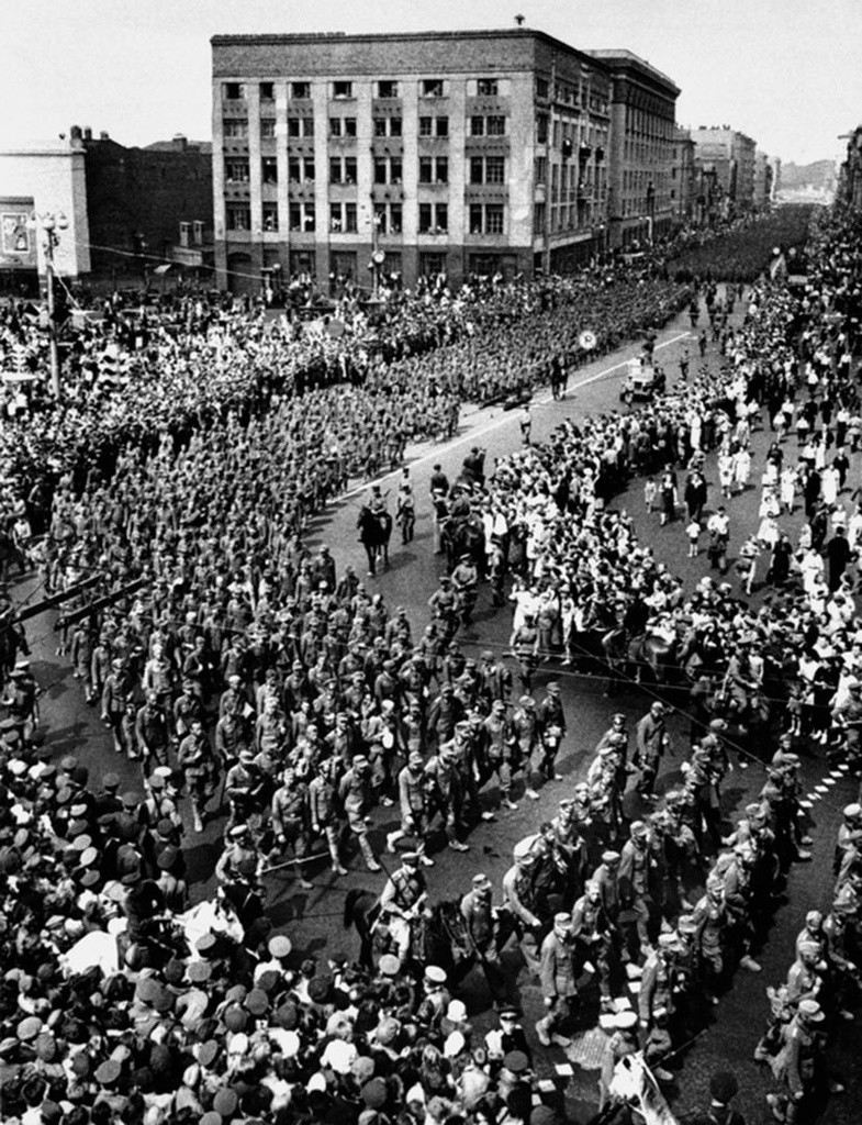 Парадата на победените, Москва 1944.