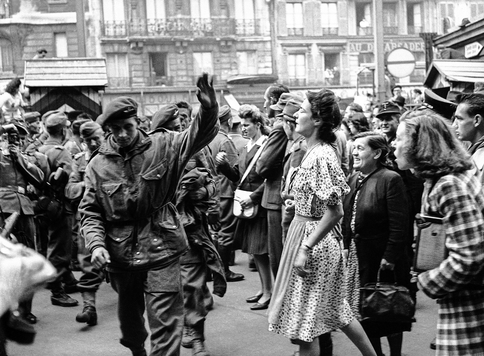 1944年、パリ