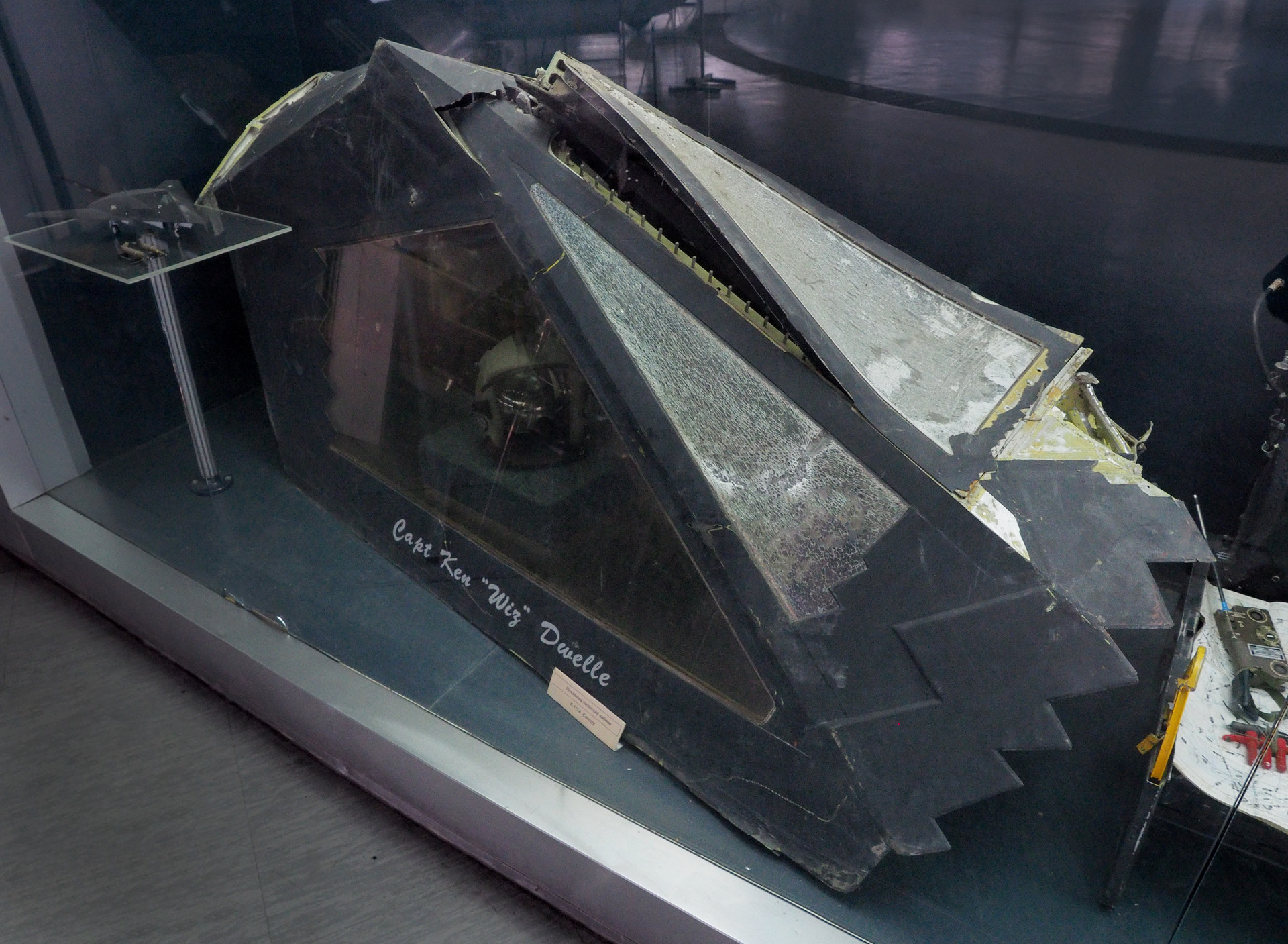 Restos del F-117 en el Museo de Aviación de Belgrado.