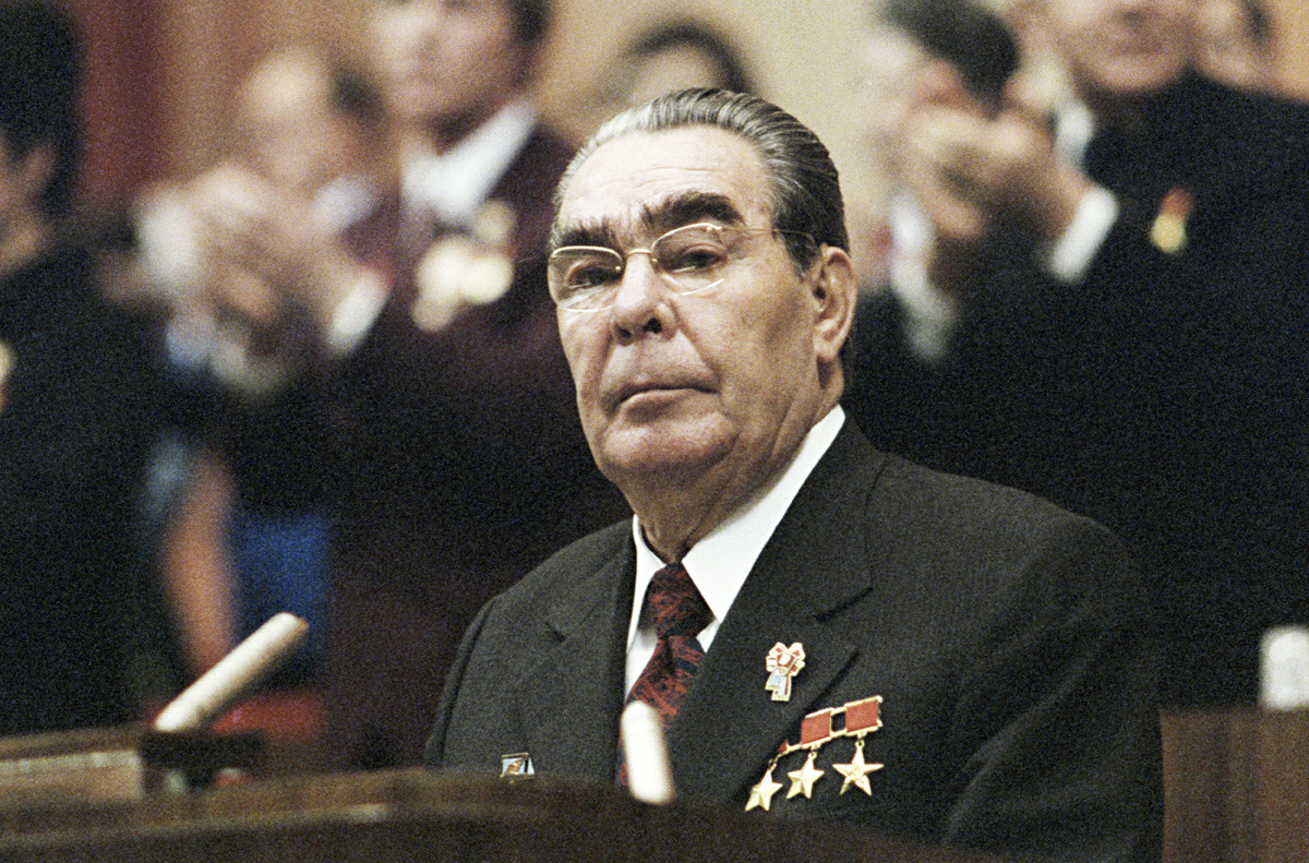 Pemimpin Soviet Leonid Brezhnev berpidato untuk memperingati 60 tahun organisasi kepemudaan Partai Komunis di Moskow, Uni Soviet. 27 Oktober 1978. 