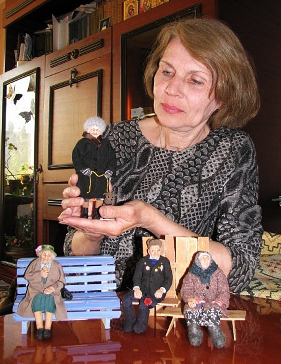 Irina com boneca à sua própria imagem