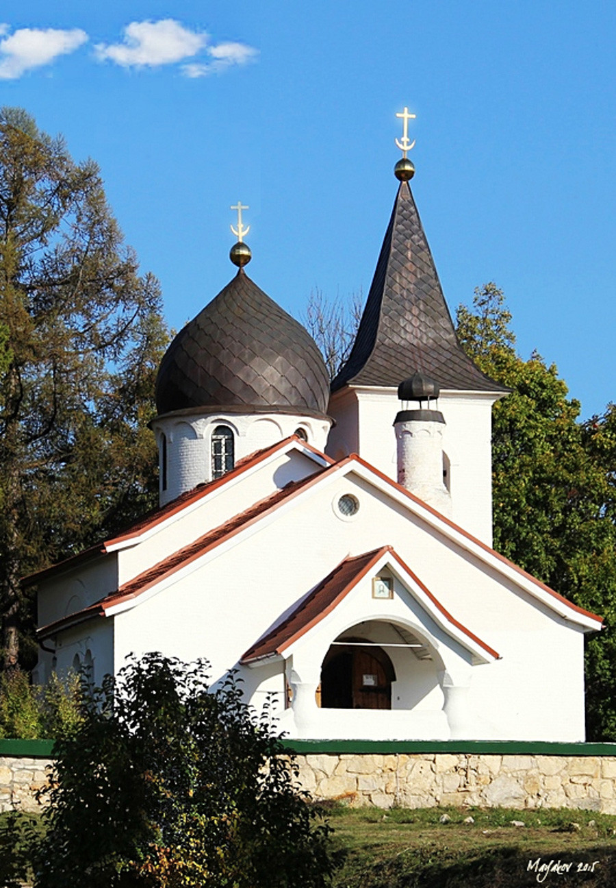 ビョーホヴォ村の施生命至聖三者教会（トゥーラ州にあるプスコフ建築派の教会）