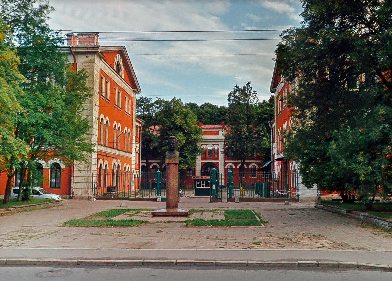 Komsomol Street, 1-3