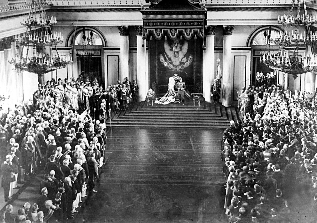 Николай II выступает с речью на открытии Государственной Думы (1906)