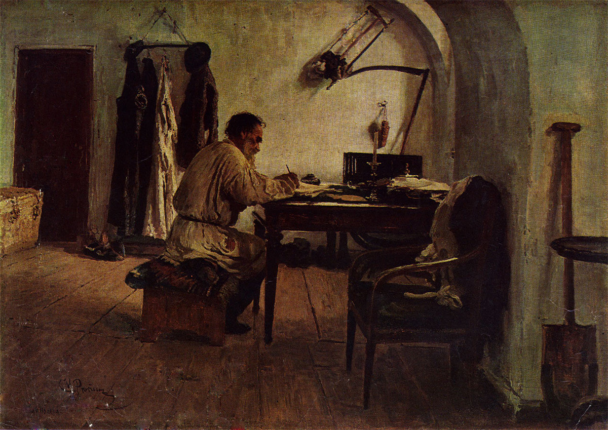 “Lev Tolstói na sala com os arcos”, 1891.