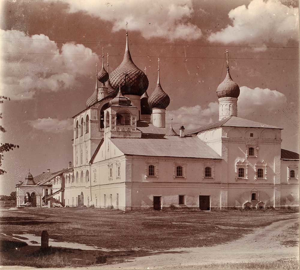 Resurrection Monastery. Refectory & Church of Smolensk Icon of the Virgin, southwest view. Summer 1910.