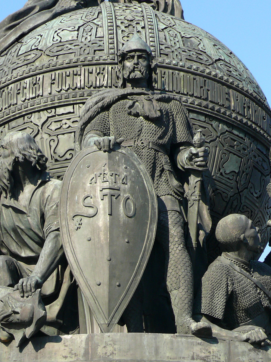 Warägischer Fürst Rjurik. Das Nationaldenkmal Tausend Jahre Russland in Weliki Nowgorod 