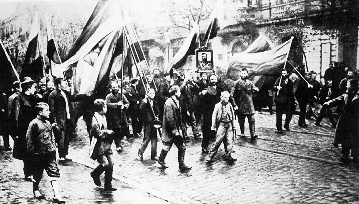 Manifestação pacífica de trabalhadores em 1905.