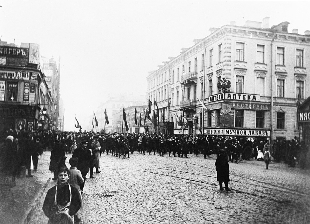 Manifestação em São Petersburgo no dia do Domingo Sangrento.