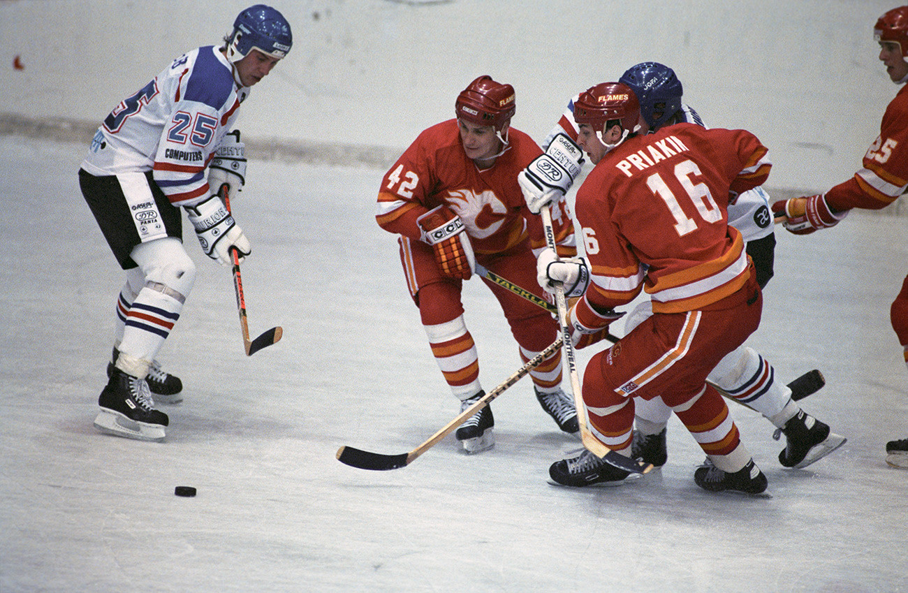 Матч между советской хоккейной командой 