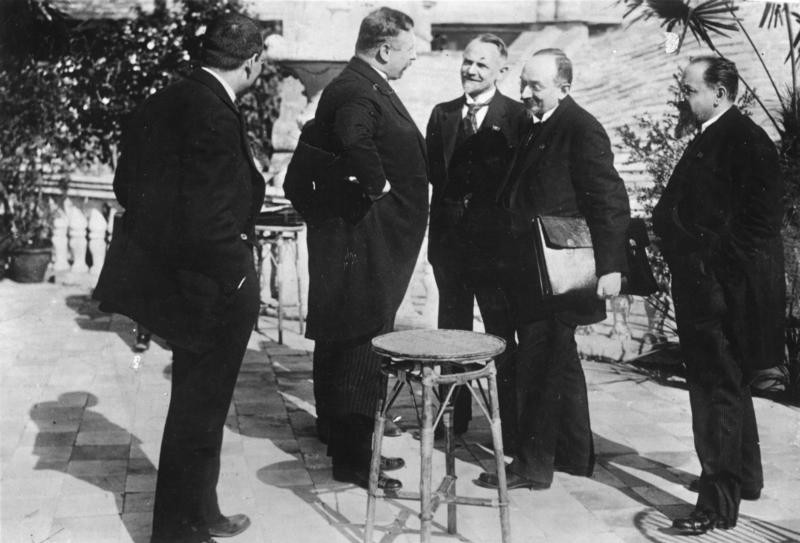 Deutsche und sowjetische Diplomaten in Rapallo, April 1922.