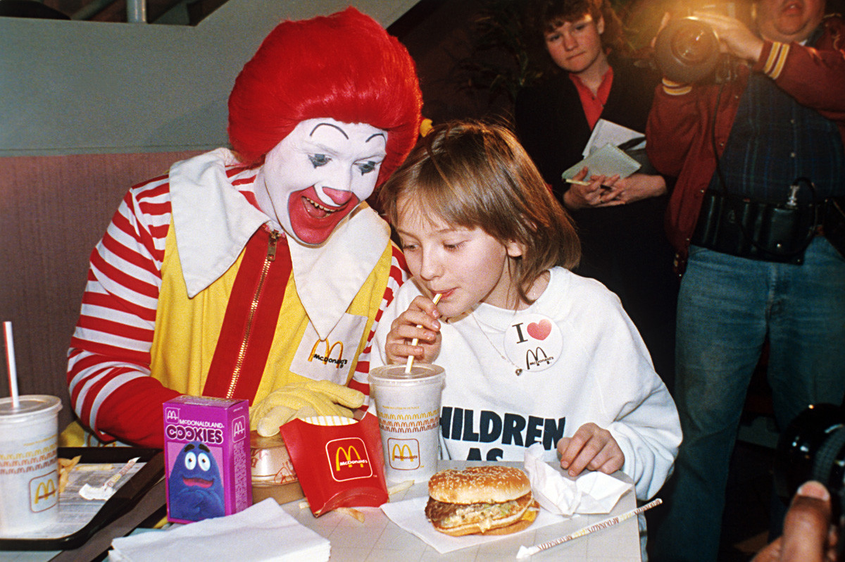 Katia Lichova en McDonald's.