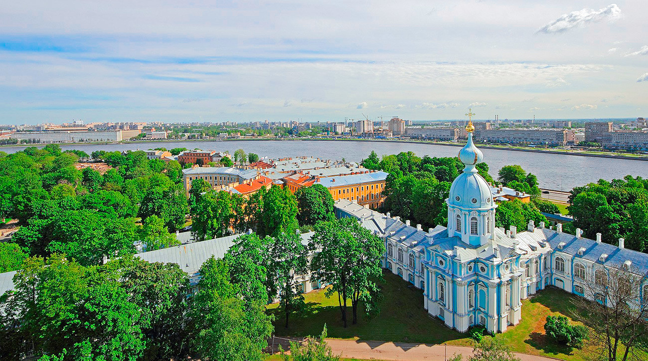 Санкт Петербург, Русија. Поглед са звоника Смољног храма.