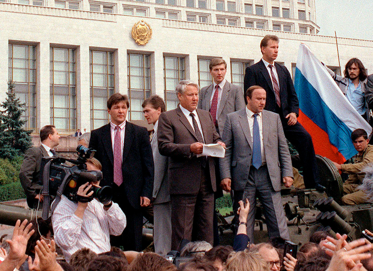 Boris Yeltsin (C) makes a speech standing atop in  August, 1991.