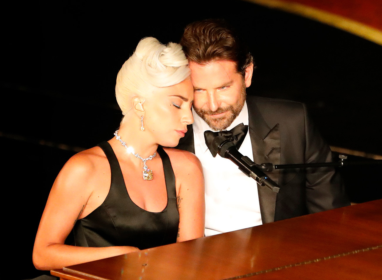 Lady Gaga and Bradley Cooper perform 