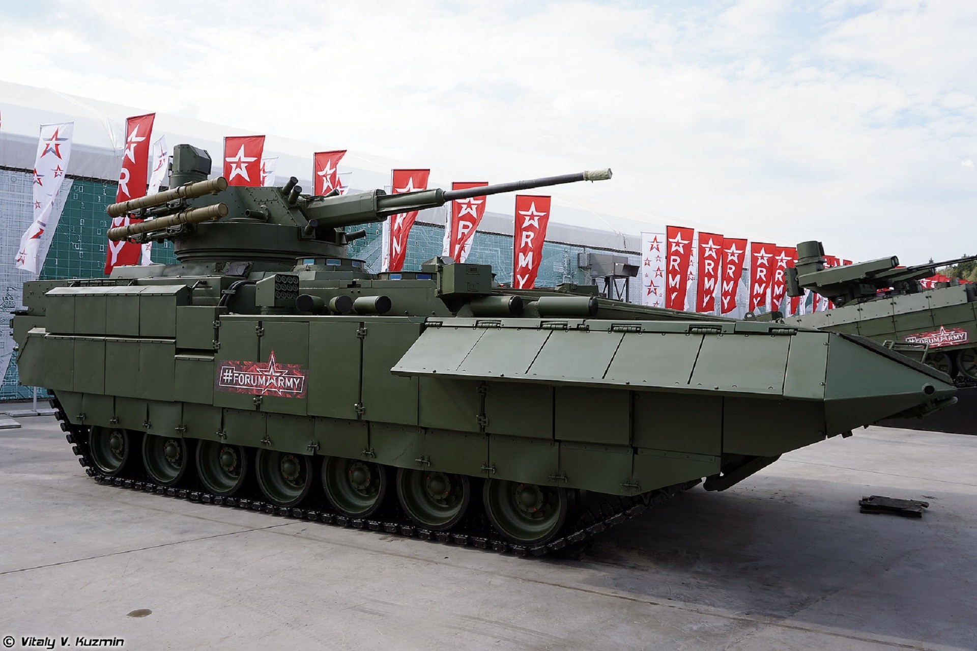BMP T-15 com Kinjal