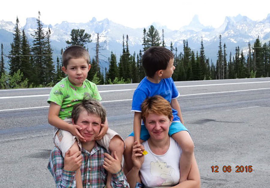 Marina (left) with her son, sister, and nephew. The photo was taken 12 hours before the tragedy.