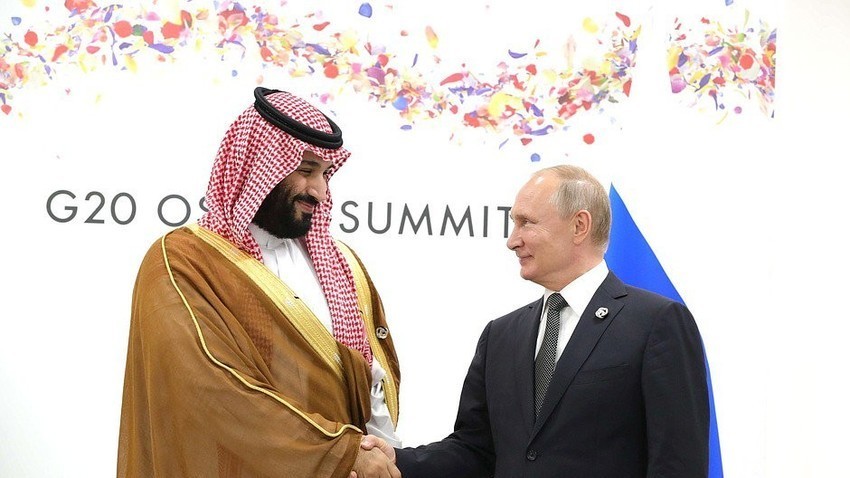 Претседателот на Русија Владимир Путин со принцот на Саудиска Арабија на самитот на Г-20.