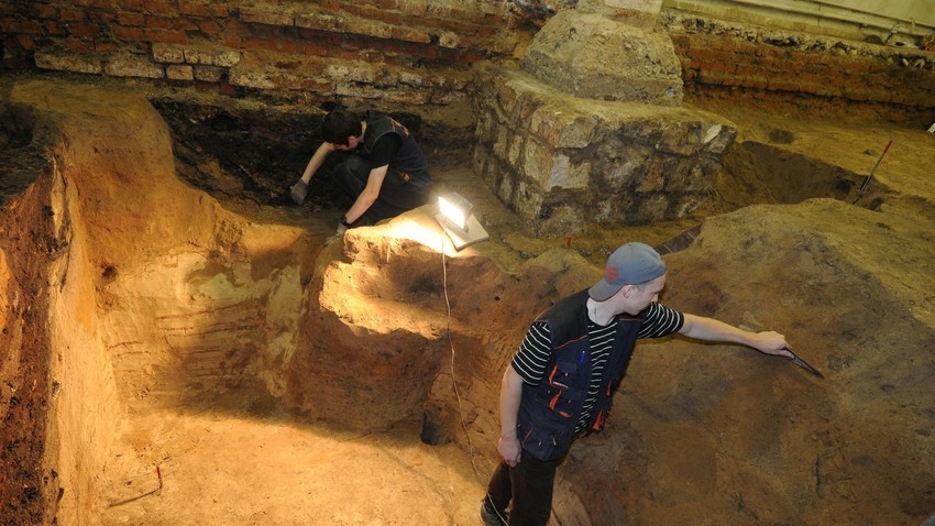 Археолошки работи на местото на урнатиот 14 блок на московскиот Кремљ