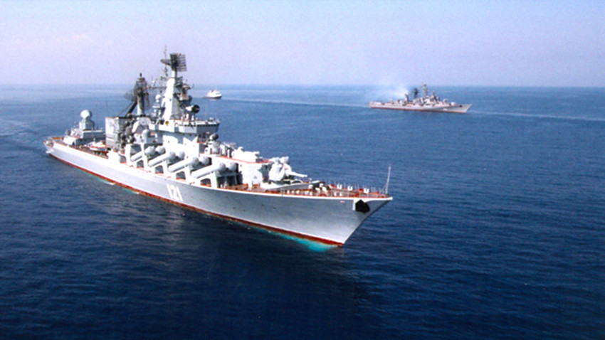 Ракетен крайцер "Москва", който е от същия клас като "Маршал Устинов"
