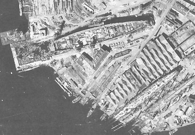 Бродоградилиште „Орџоникидзе“ у Лењинграду где су прављени ратни бродови „Совјетски Савез“ и „Чкалов“, снимљено 26. јуна 1941. из немачког извиђачког авиона.
