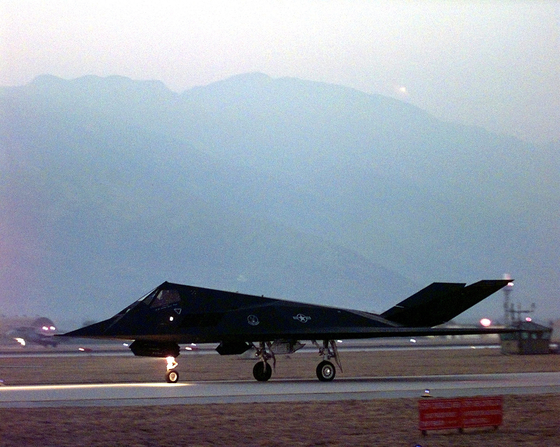 Американски F-117 Nighthawk

