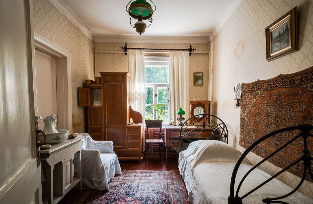 Chekhov's bedroom