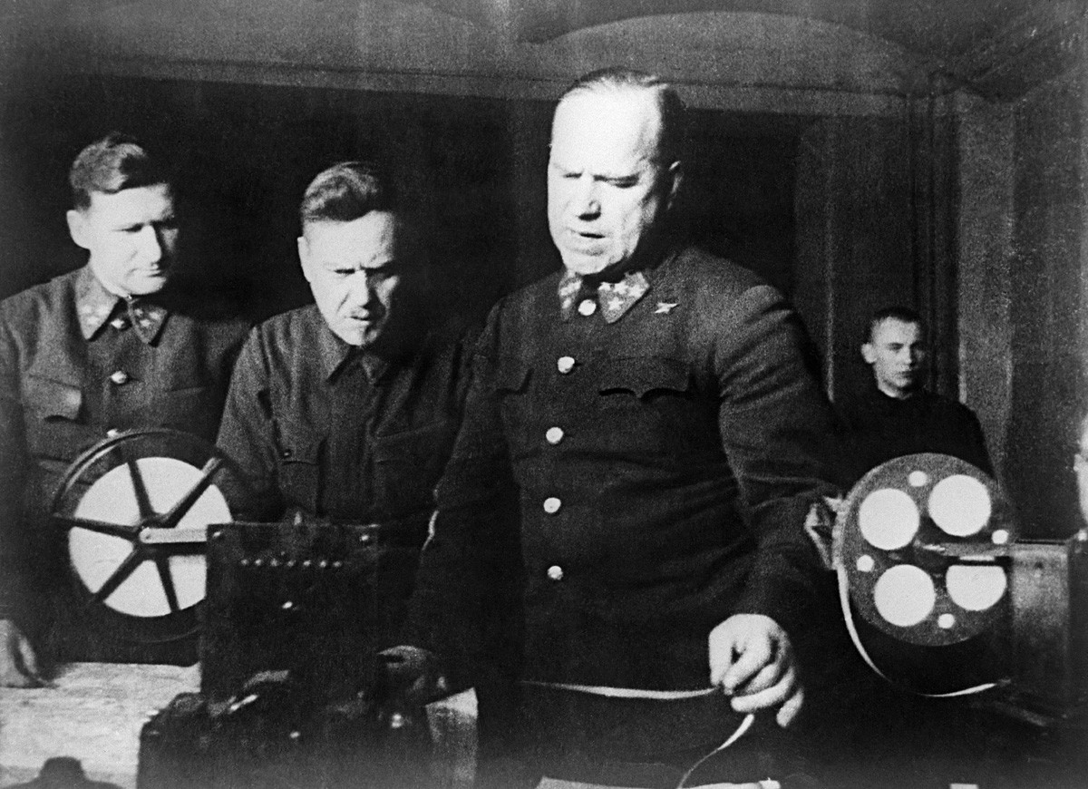 Централата на Западния фронт. Отдясно - главнокомандващият на ЗФ маршал Георгий Жуков