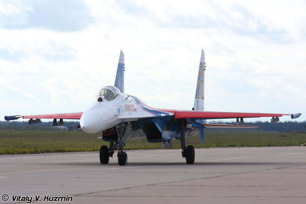 Un caza Su-27 que forma parte del grupo de pilotaje 