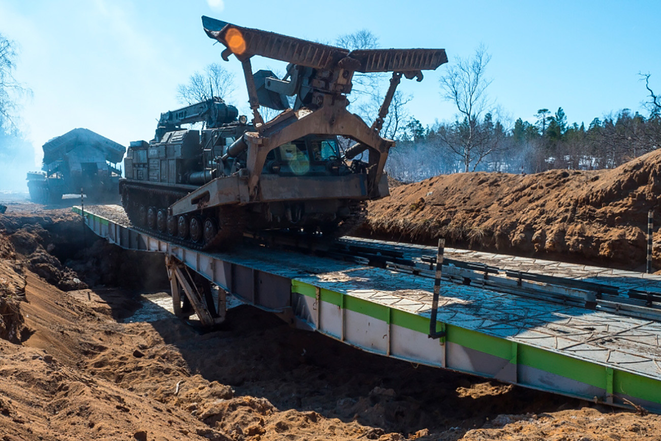 Le nouveau système devrait être coordonné au moyen d'un système de contrôle autonome et d'un point d'information automatisé. Cela permettra aussi à l'infanterie de percer les fortifications ingénieriques ennemies.